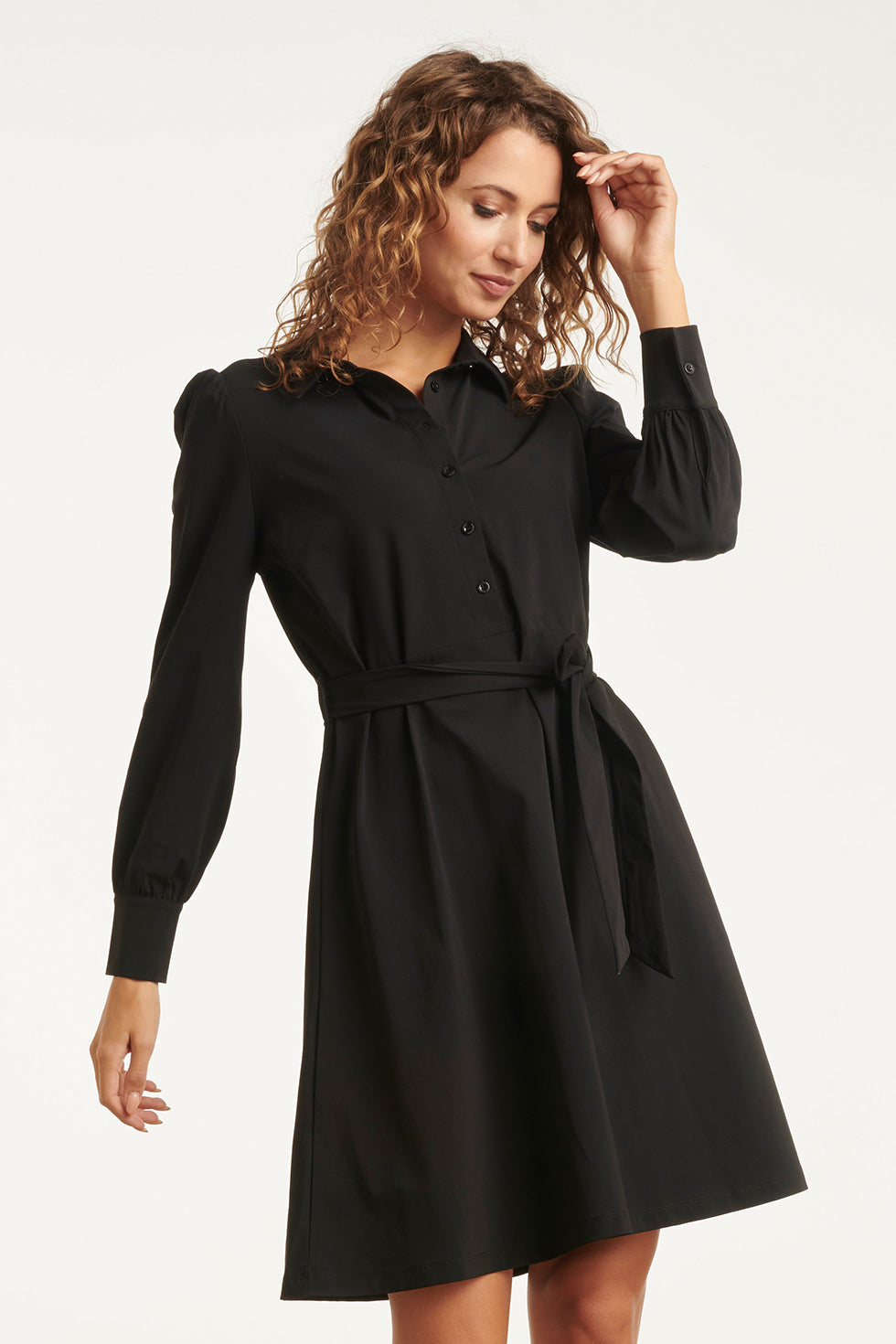 25660 Zwarte Uitlopende Jurk In Travelkwaliteit | Black