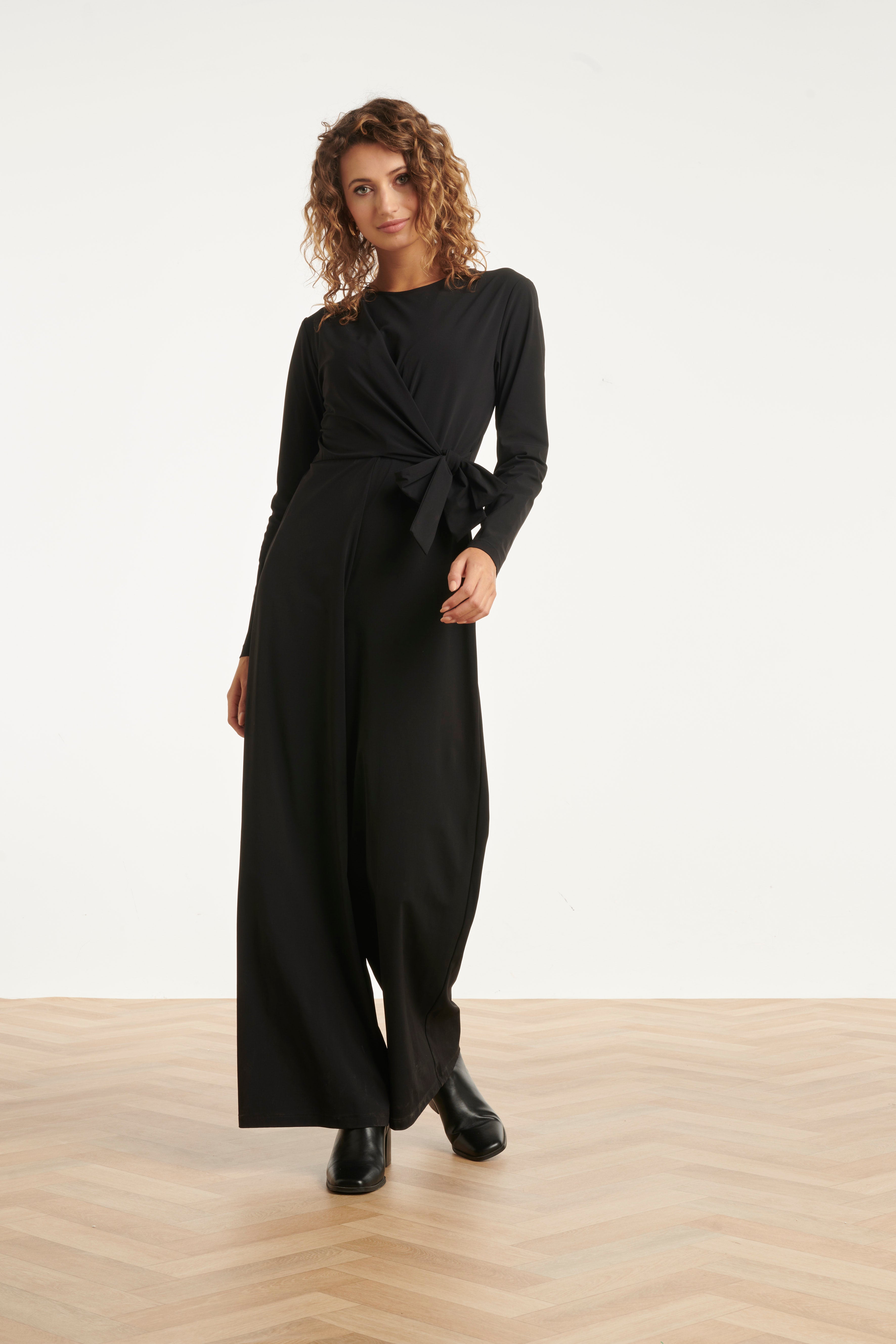 25667 Smashed Lemon Jumpsuit met Ronde Hals in Travelkwaliteit | Black