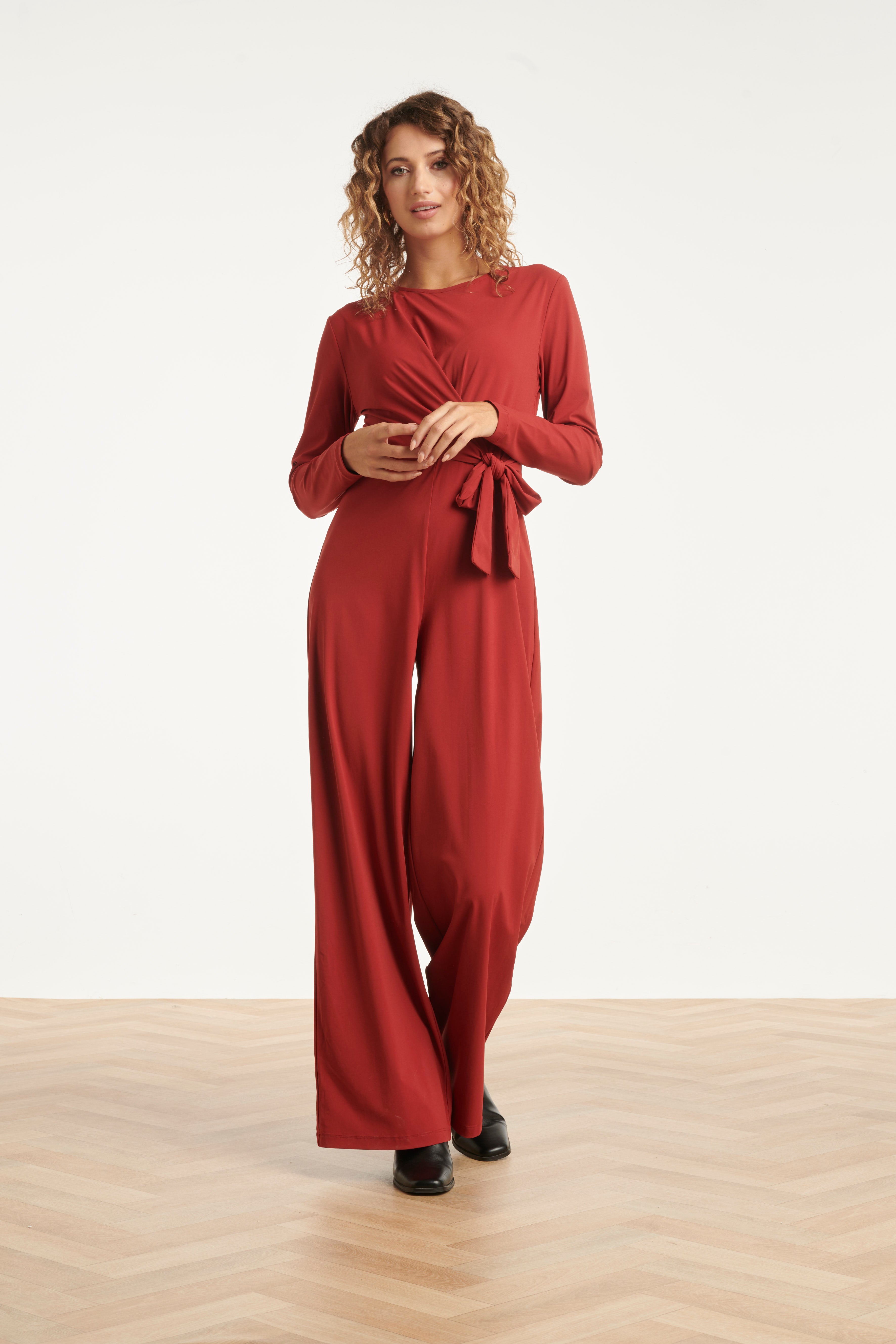 25667 Smashed Lemon Jumpsuit met Ronde Hals in Travelkwaliteit | Bordeaux