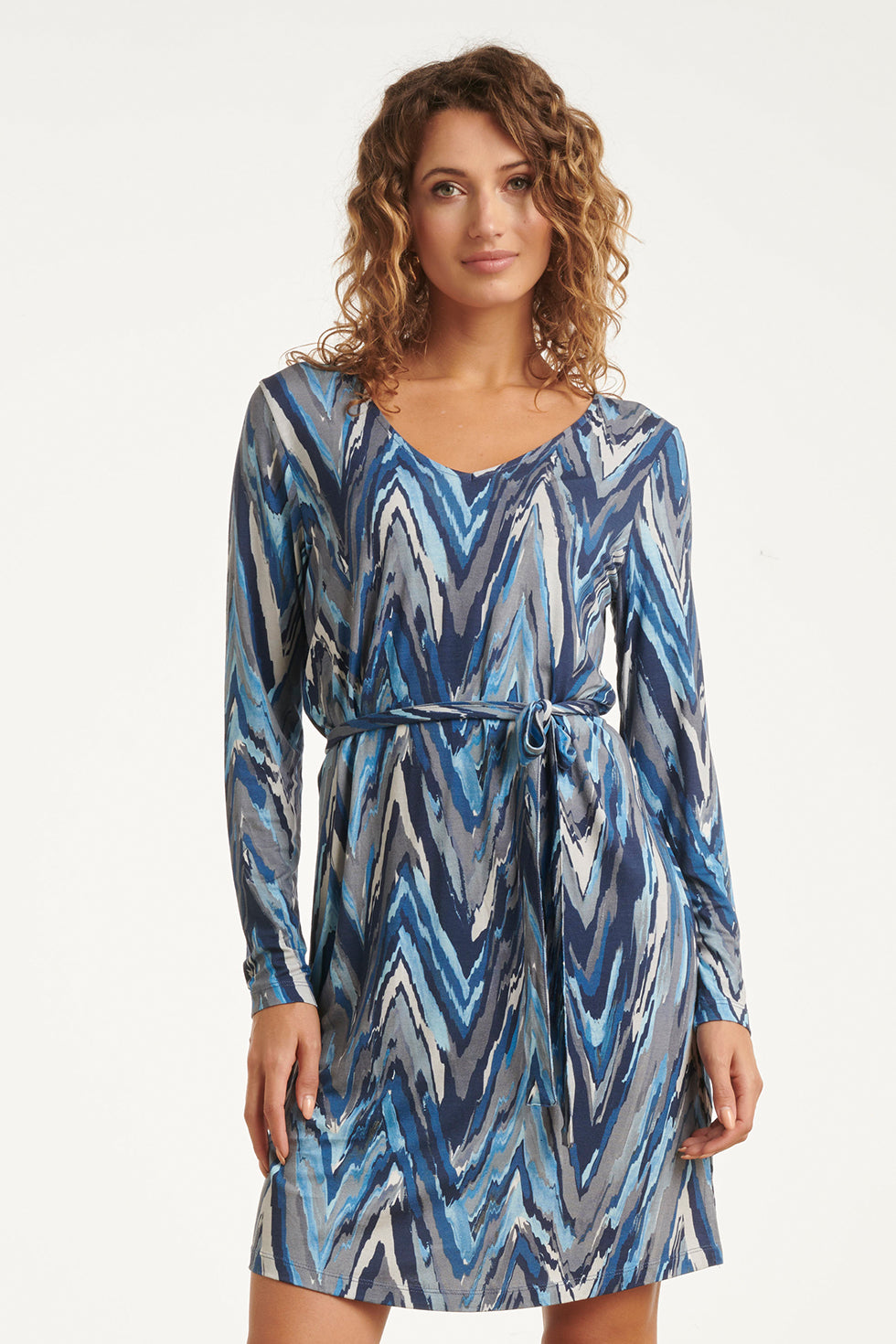 25682 Smashed Lemon Damesgetailleerd Zig Zag Geprint Jurk | Light Blue - Grey