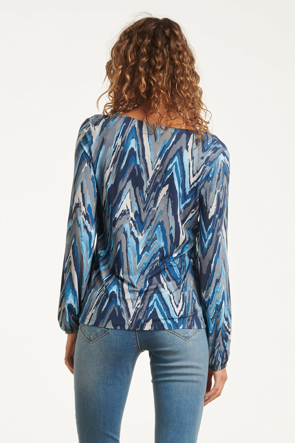 25683 Smashed Lemon Damesgetailleerd Zig Zag Geprint Top | Light Blue - Grey