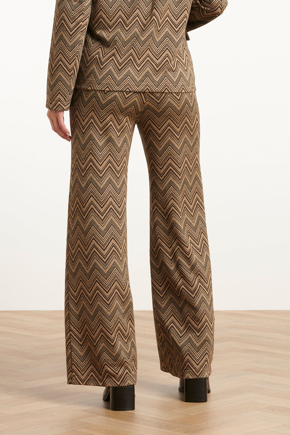 25715 Zand En Gouden Broek Met Zigzagprint | Sand - Gold