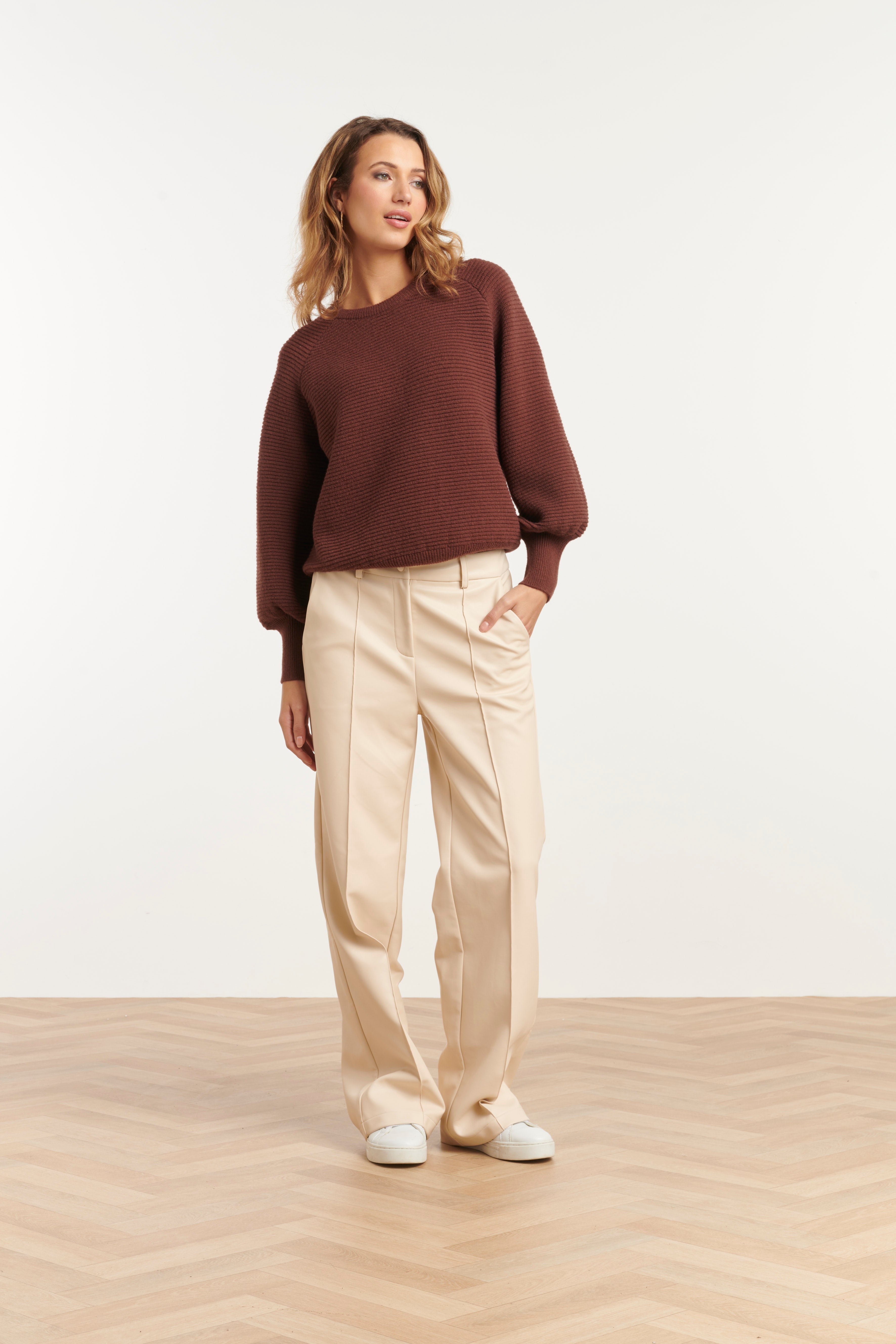 25747 – Gebreide Top Met Ballonmouwen | Brown