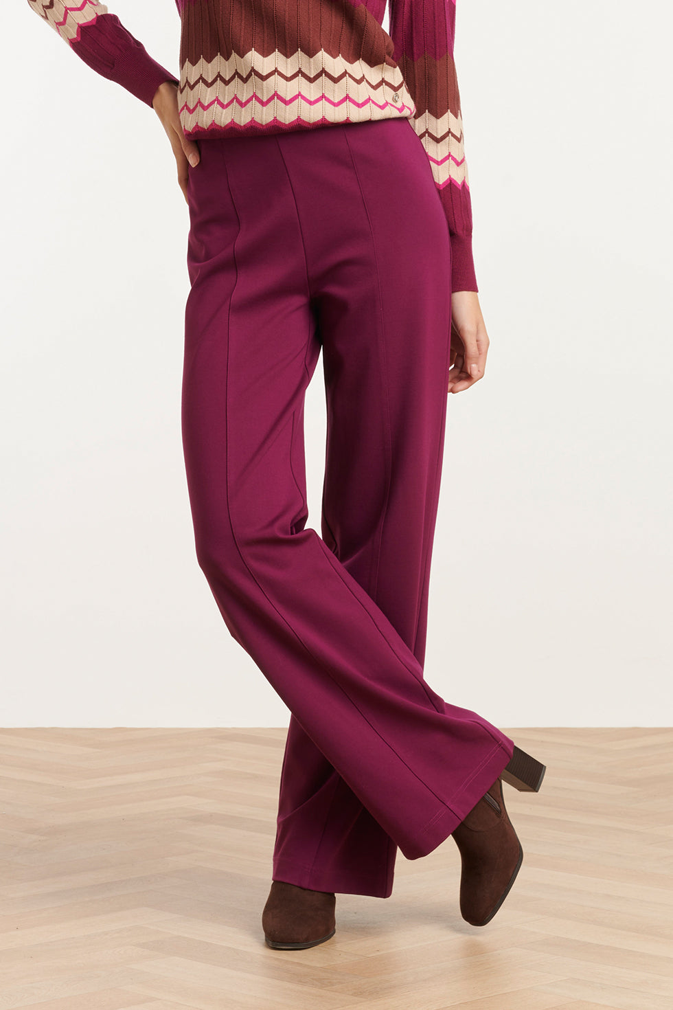 25751 – Smashed Lemon Soepele broek met wijde pijp | Aubergine