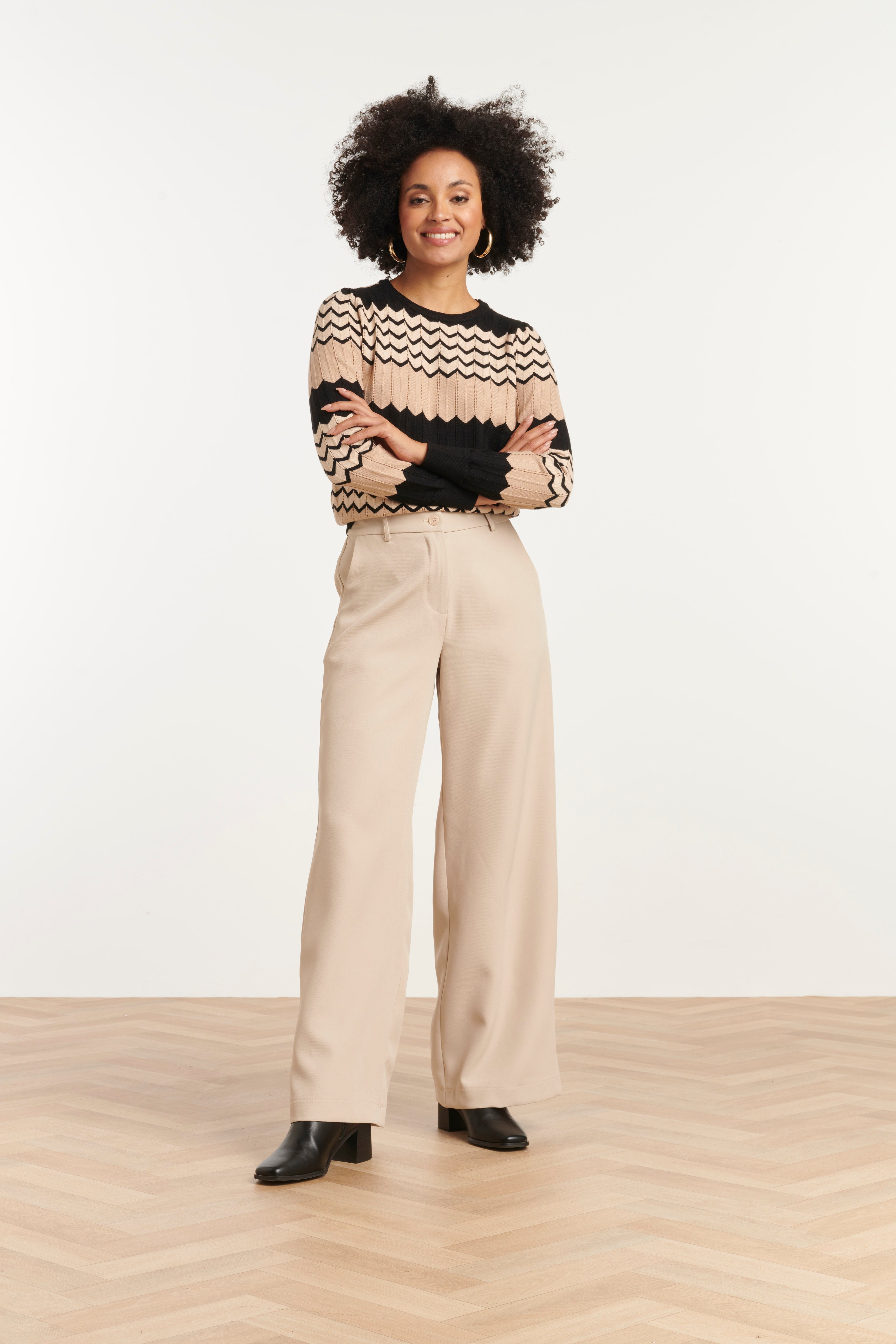 25759 – Smashed Lemon PU broek met rechte pijp | Sand
