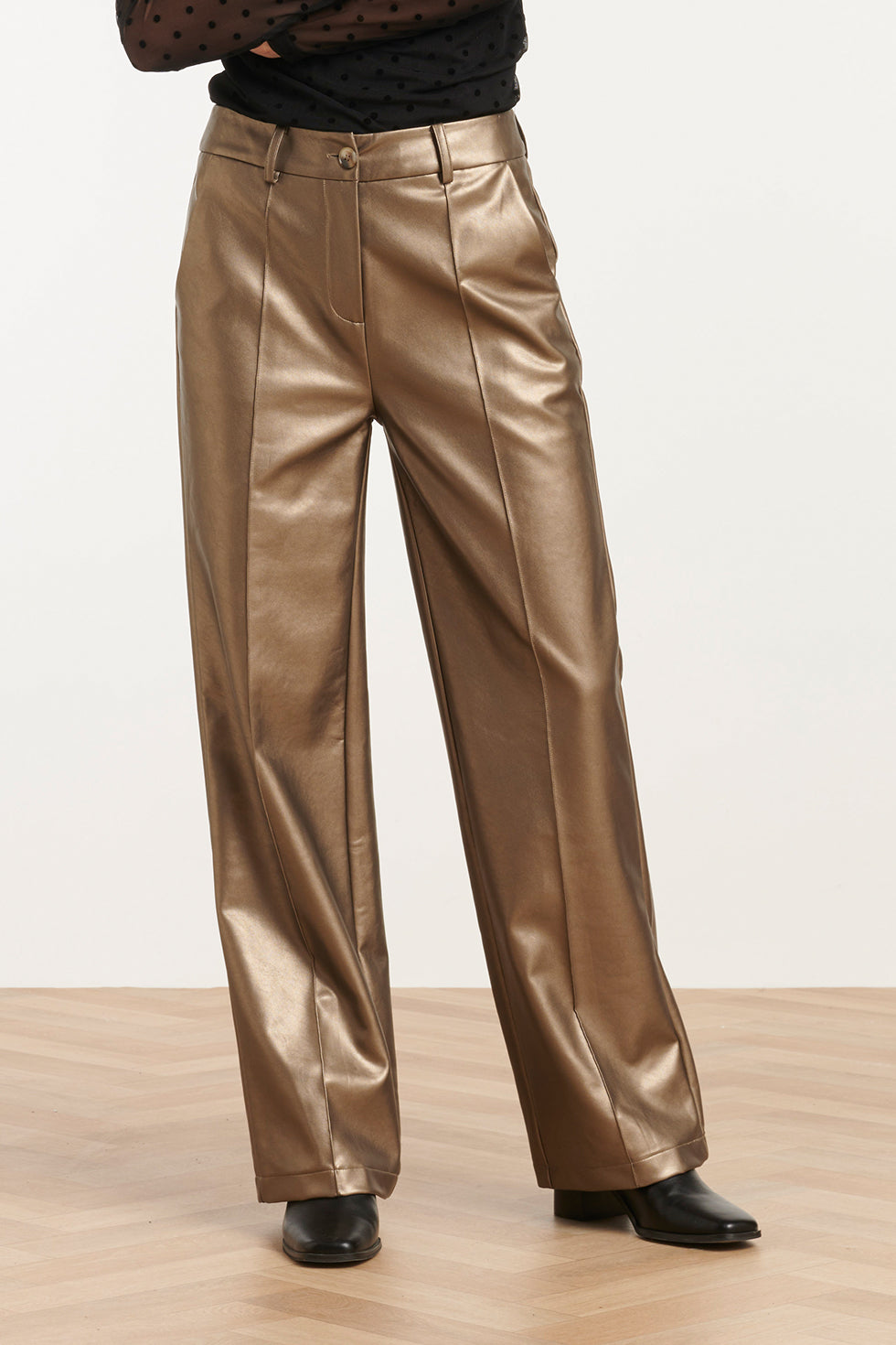 25760 – Smashed Lemon PU broek met metallic finish | Gold