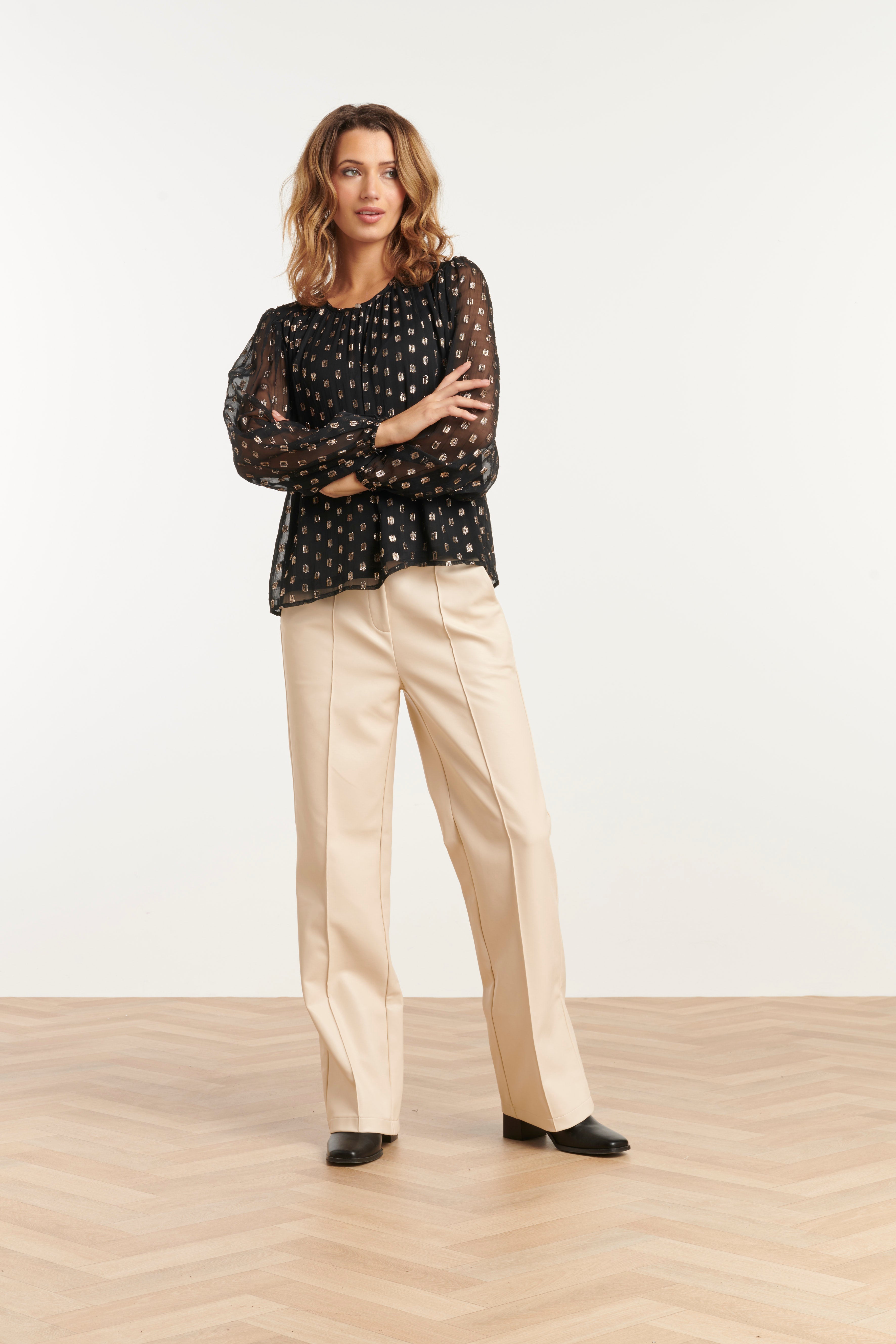 25791 – Smashed Lemon Top met lurex stippen in black-gold | Black - Gold