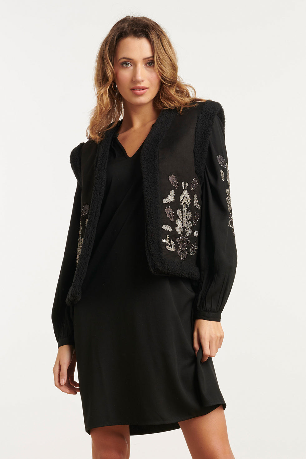 25794 – Smashed Lemon Gilet met handgeborduurde details | Black - Silver