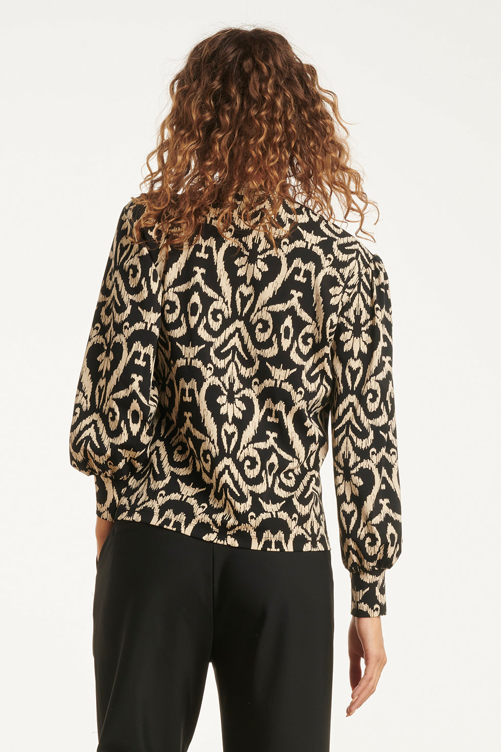 25813 – Smashed Lemon travel top met Aztec-print | Black - Sand