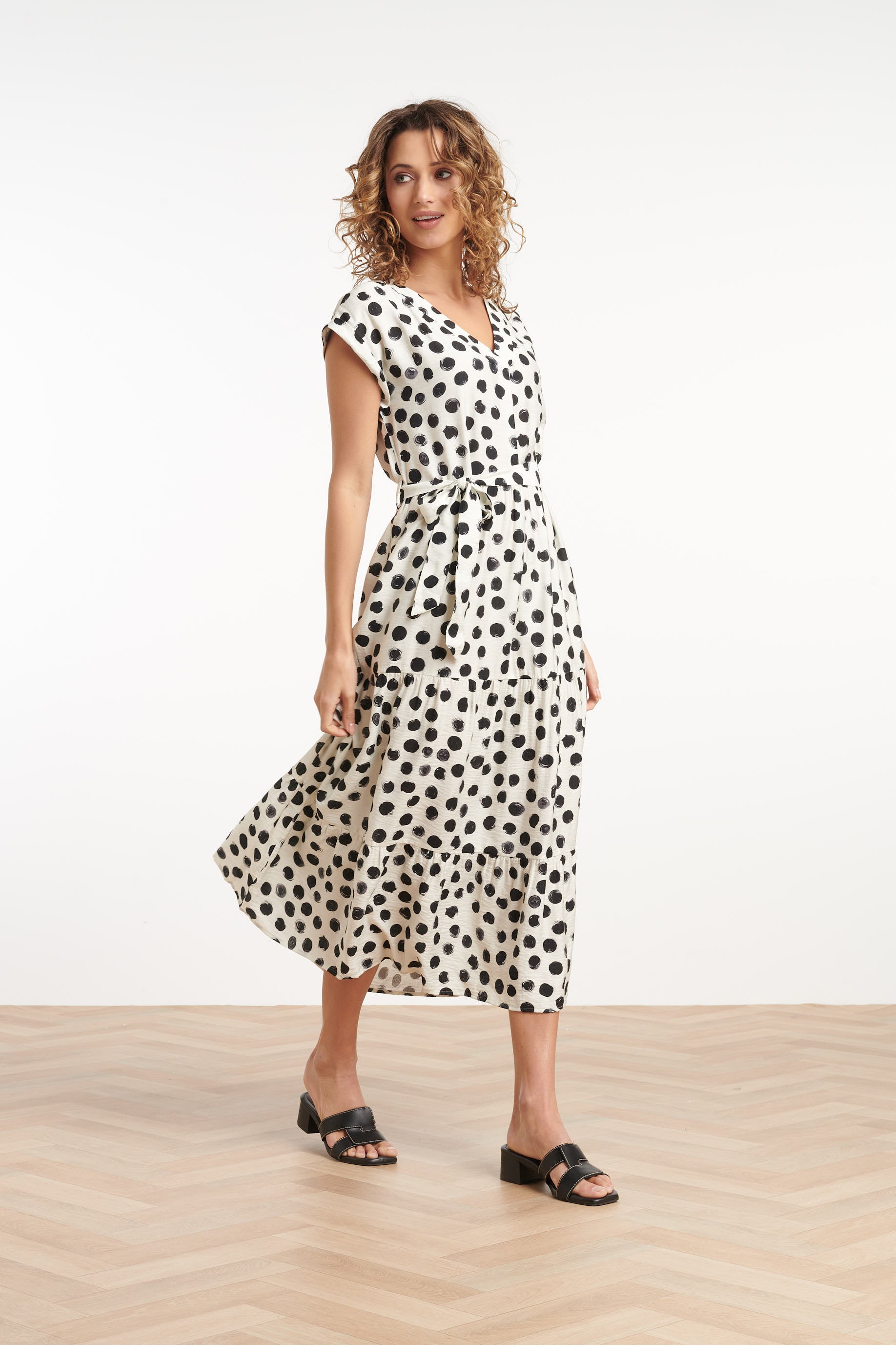 35104, Jurken | Offwhite-Black