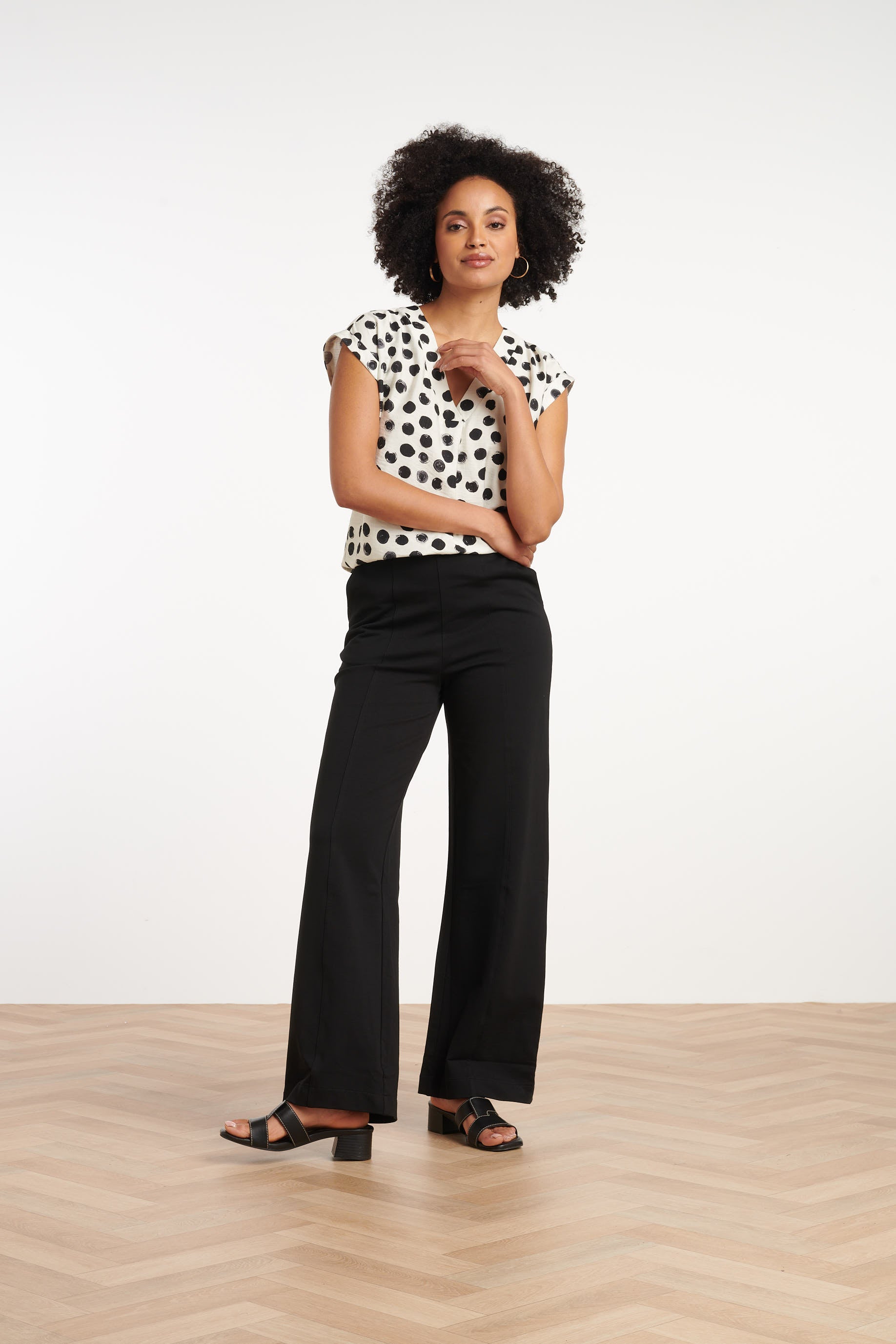 35105, Tops | Off White - Black