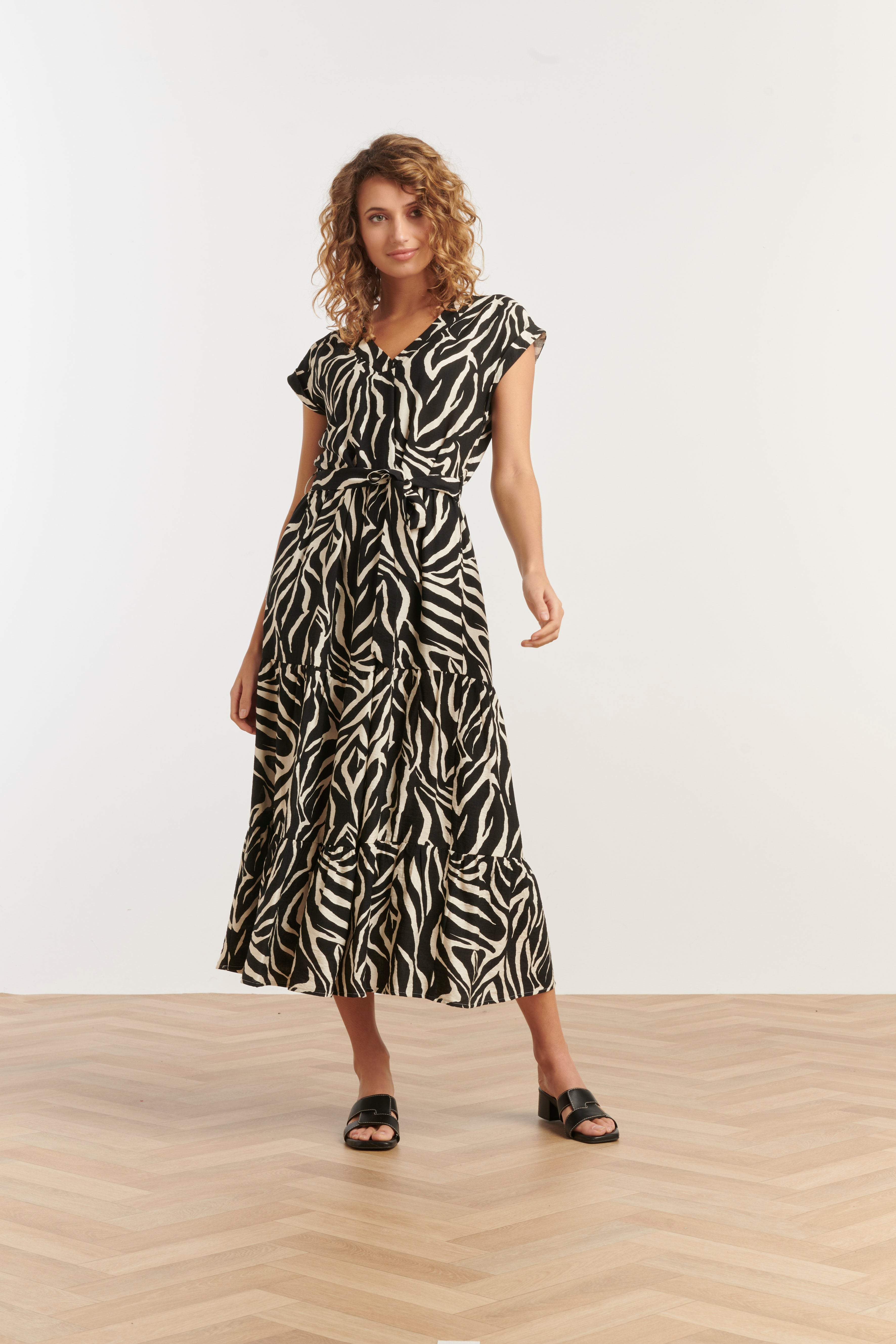 35125, Jurken | Black-Off-White