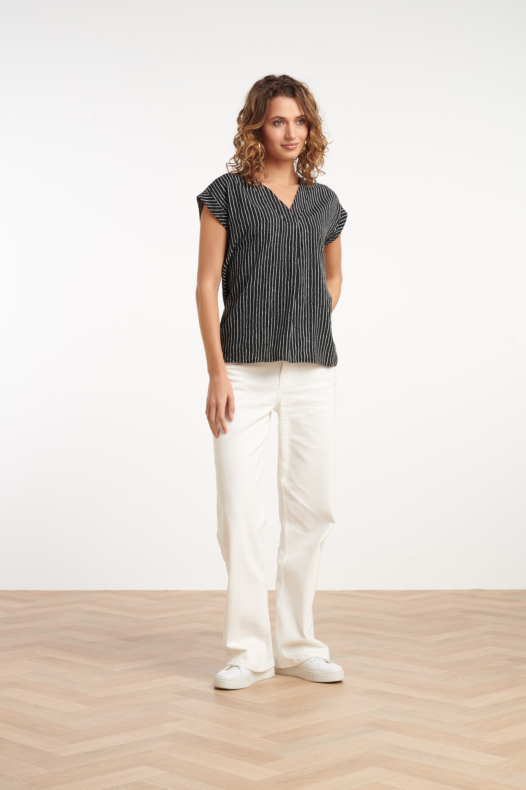 35150, Tops | Black-Off-White