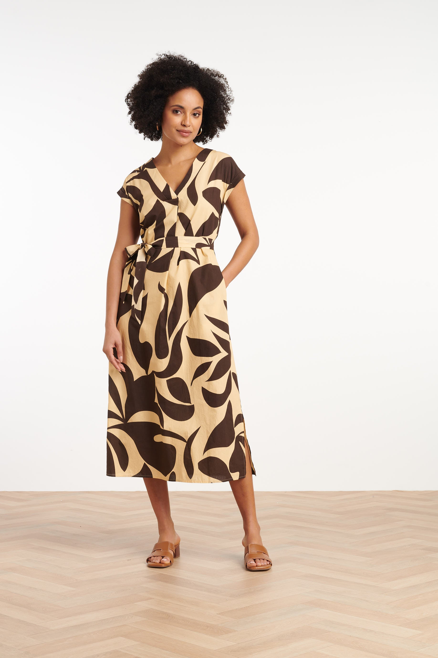 35167, Jurken | Sand-Black