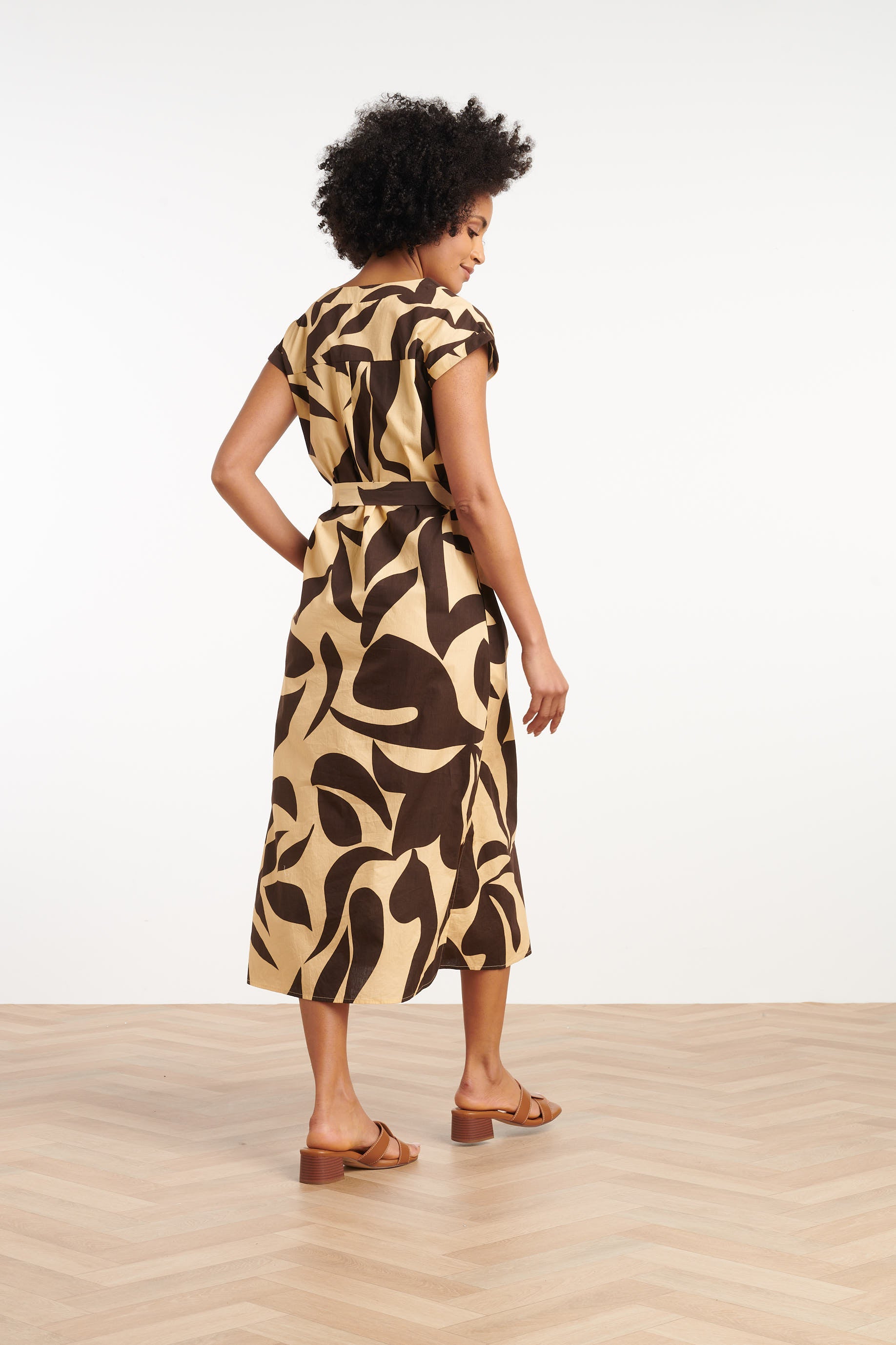 35167, Jurken | Sand-Black