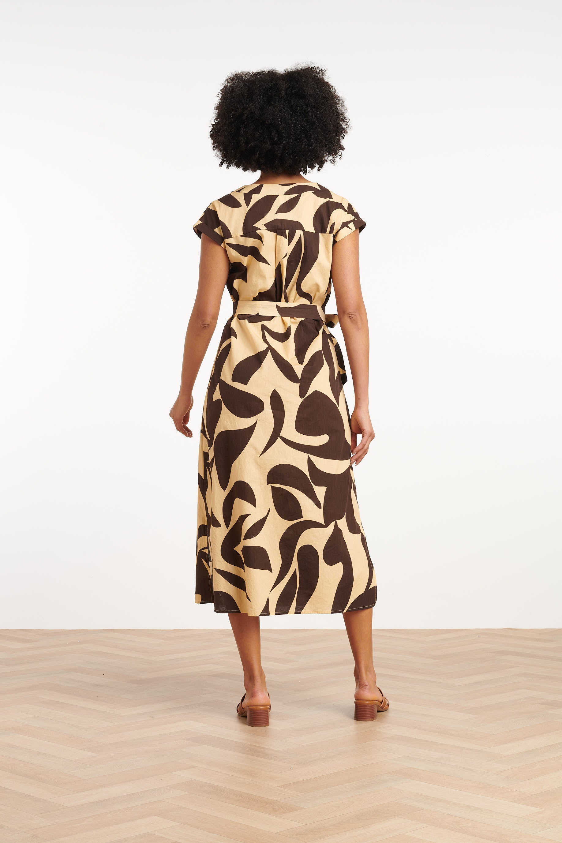 35167, Jurken | Sand-Black