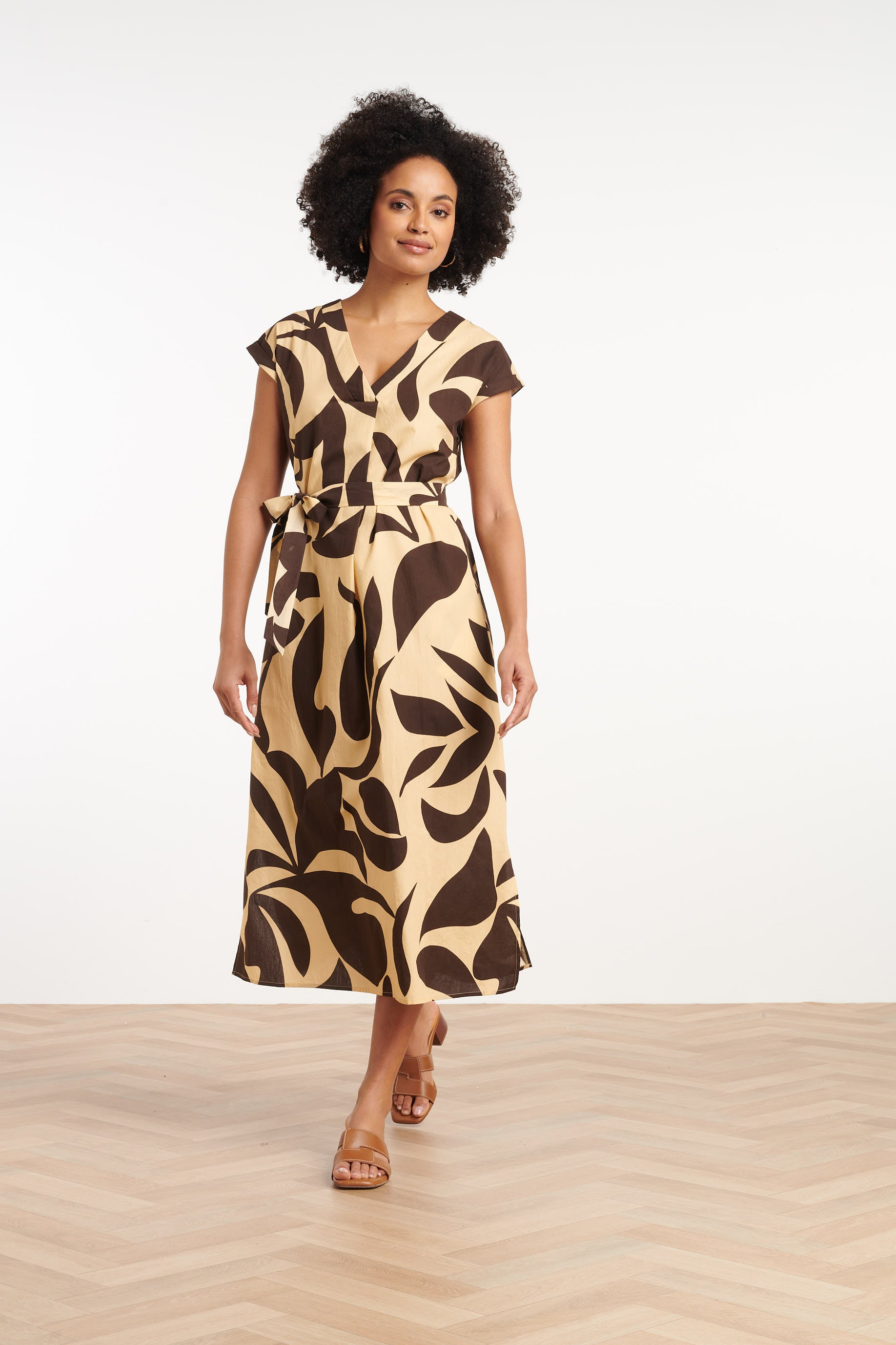 35167, Jurken | Sand-Black