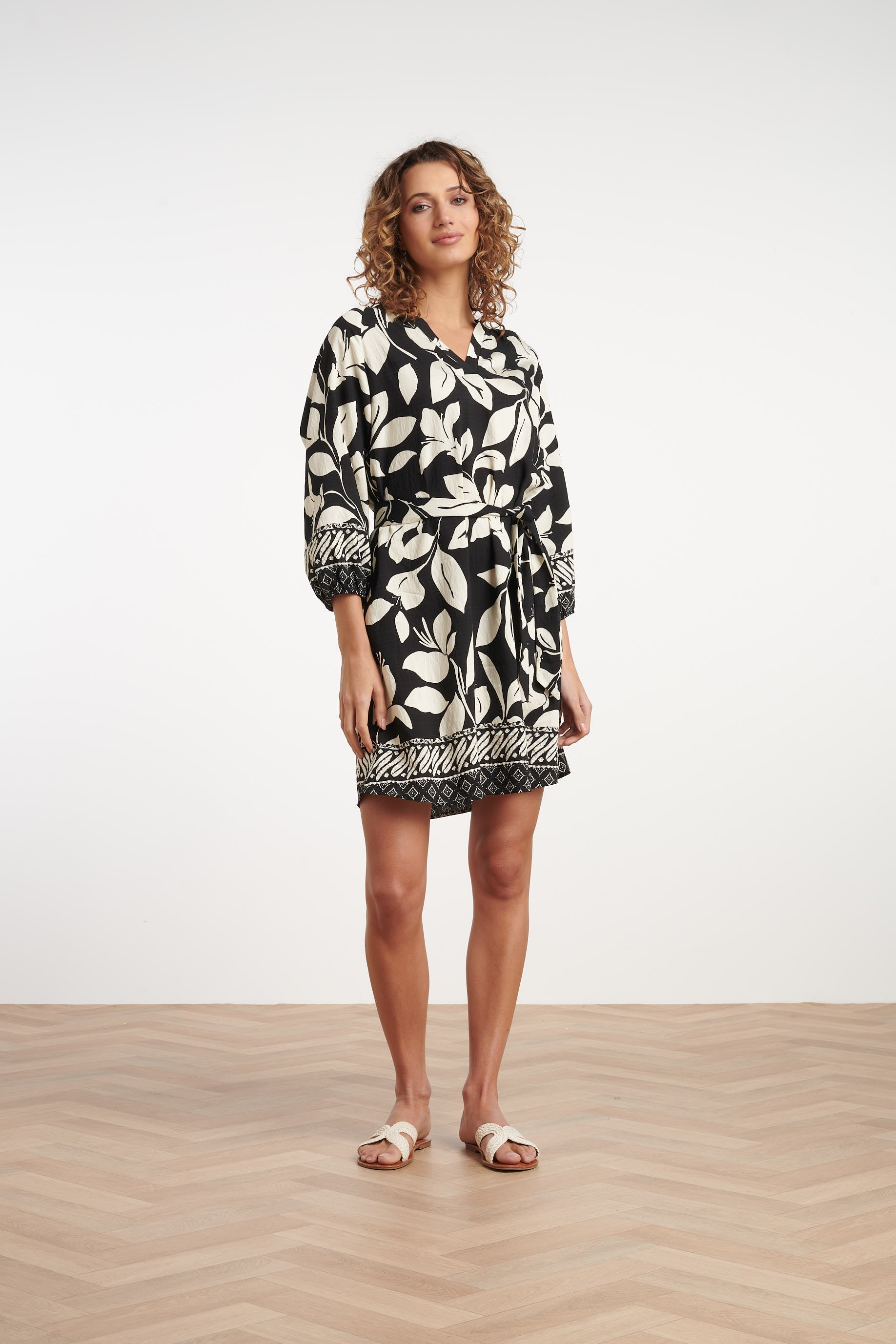 35187, Jurken | Off White-Dark Sand