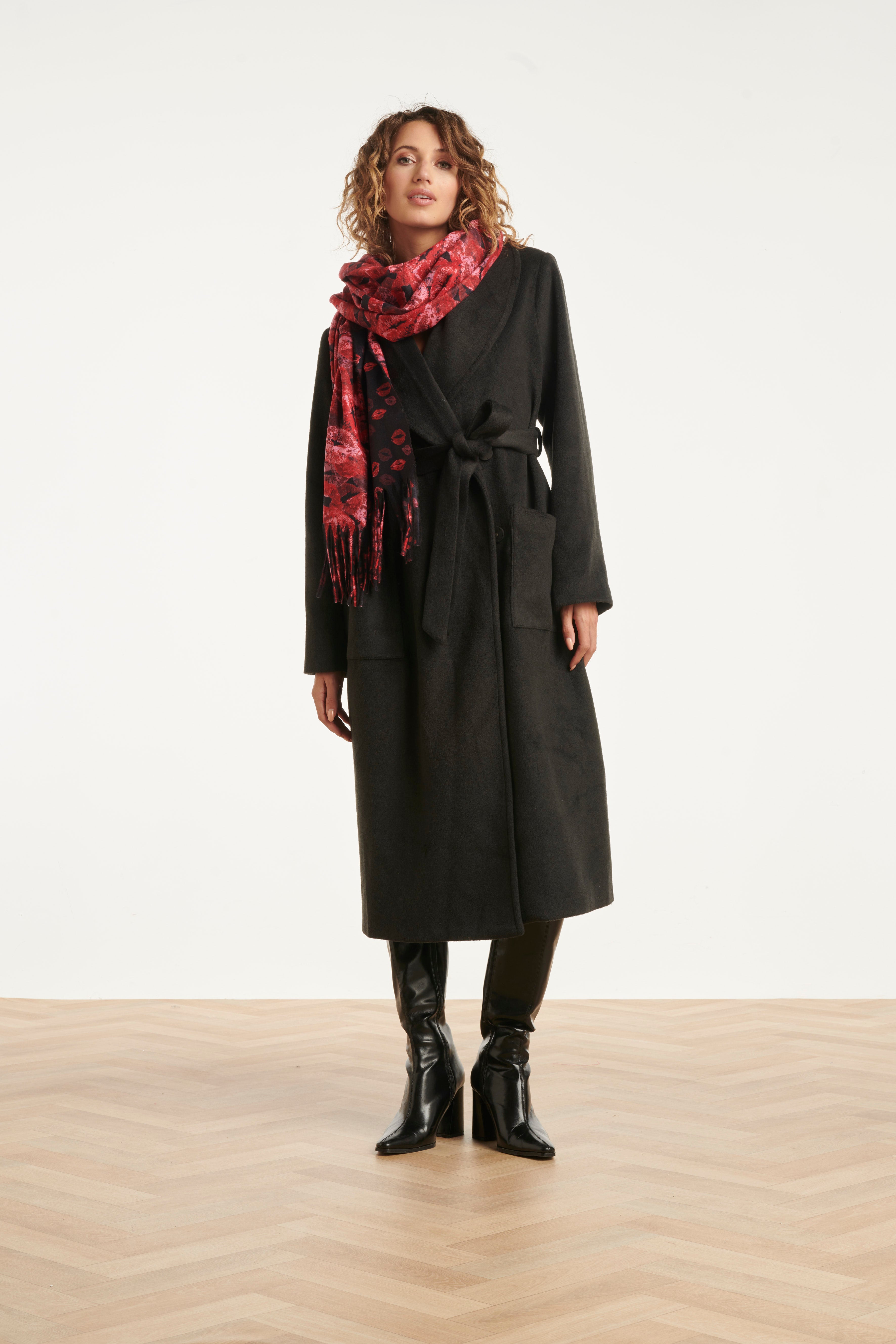 55305 Dubbelzijdige LippEnprInt Sjaal in Zwart en Rood | Black - Red