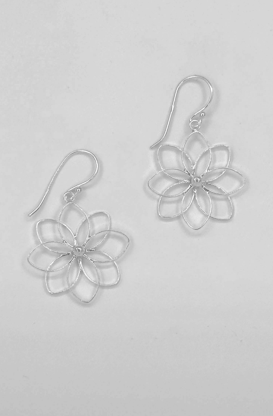 60016 En Overlap Bloem Oorbellen | Silver