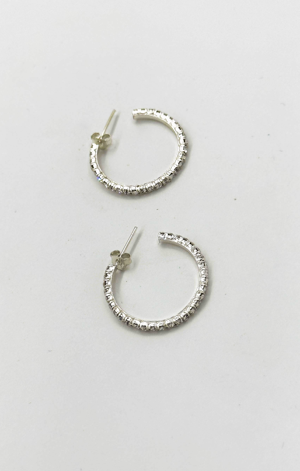 60039 En Kleine Open Hoepel Oorbellen Met Te Zirkoon | Silver-White