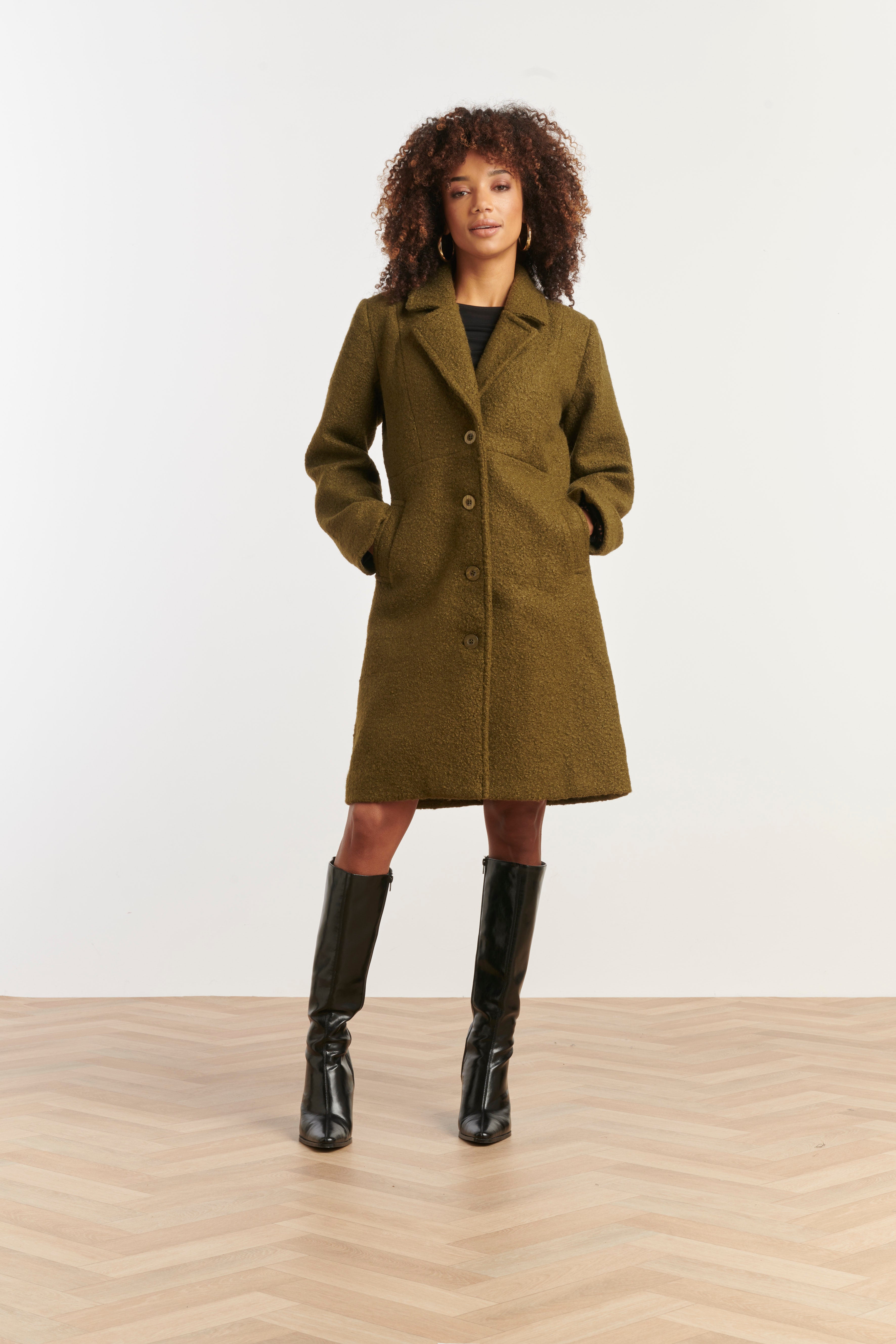 Bouclé Jas Met Parelmoerknopen | Army Green