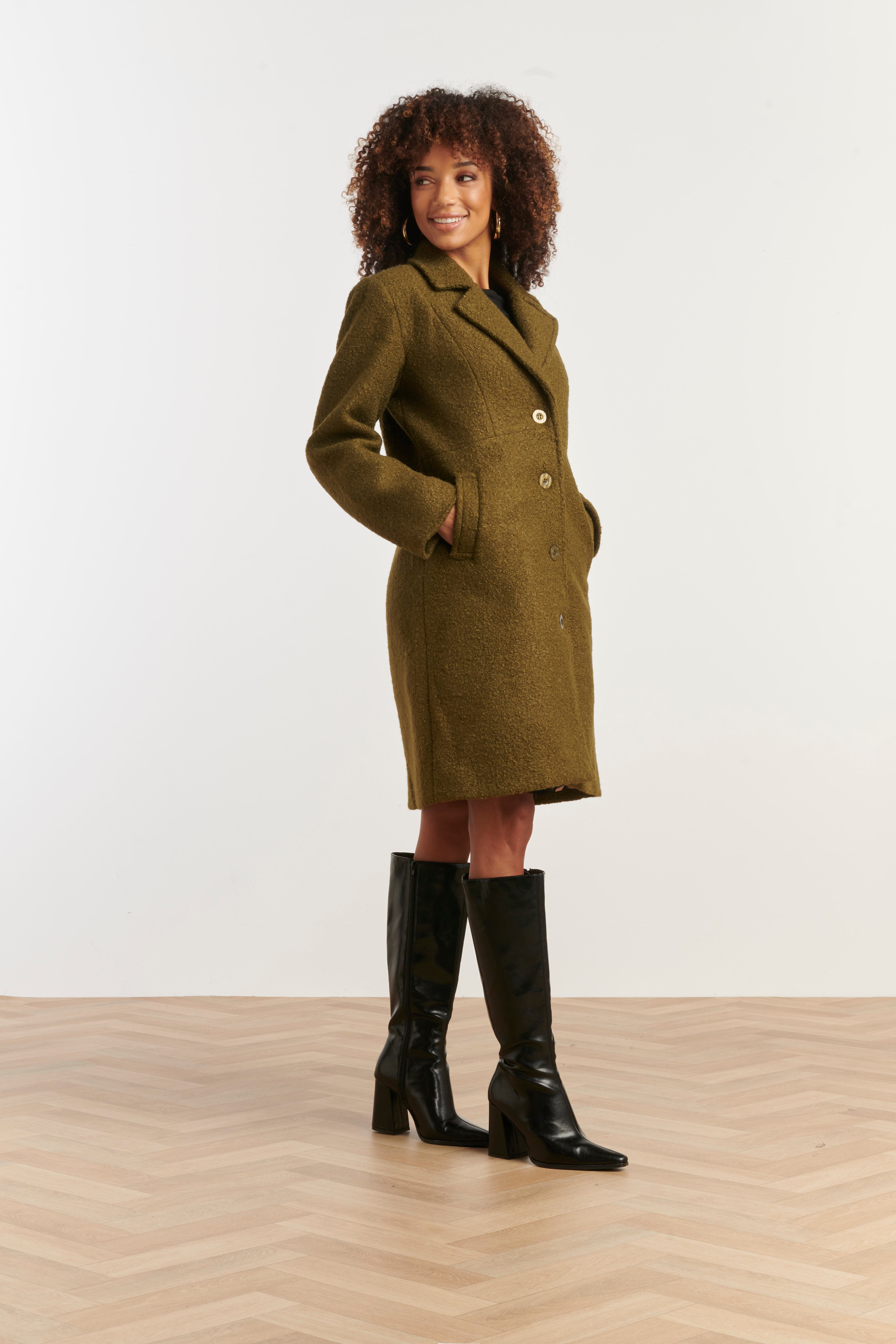 Bouclé Jas Met Parelmoerknopen | Army Green