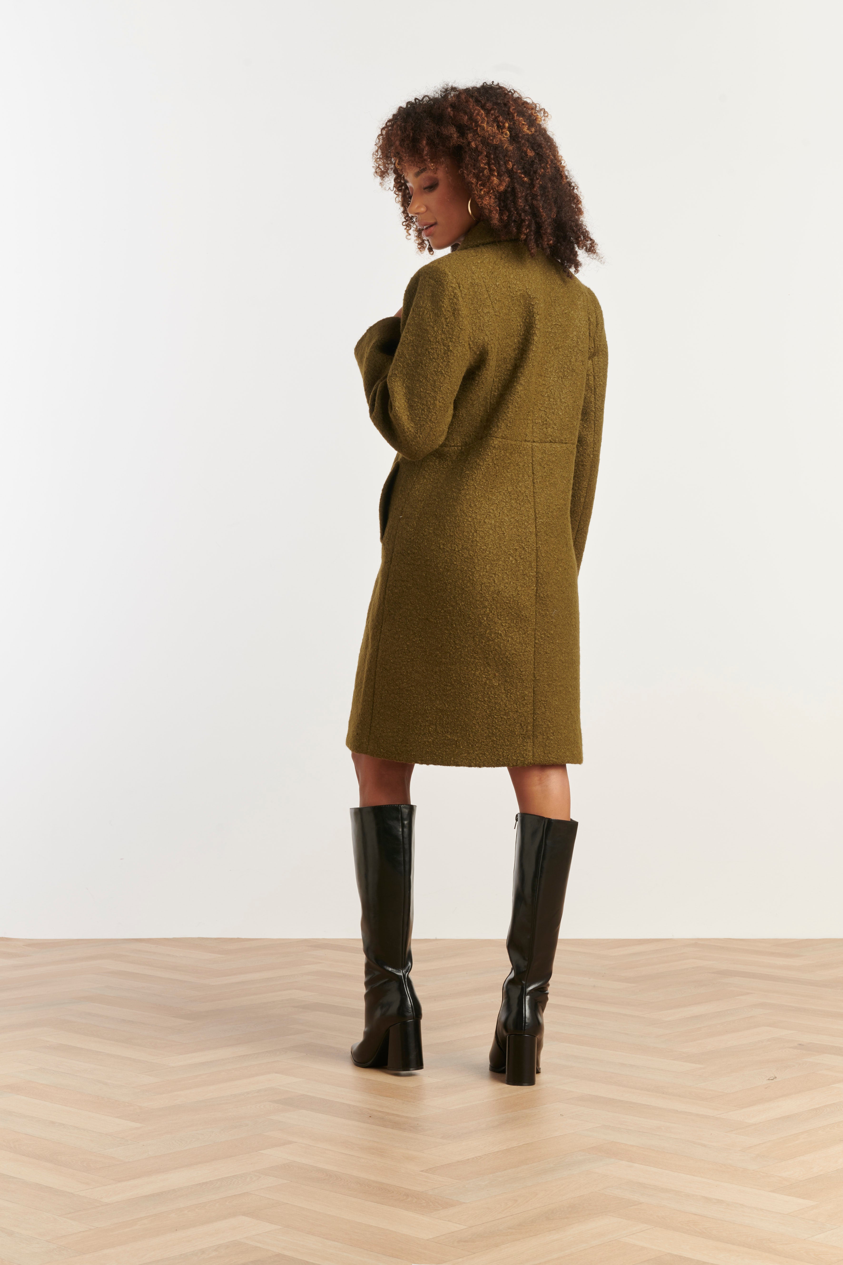 Bouclé Jas Met Parelmoerknopen | Army Green