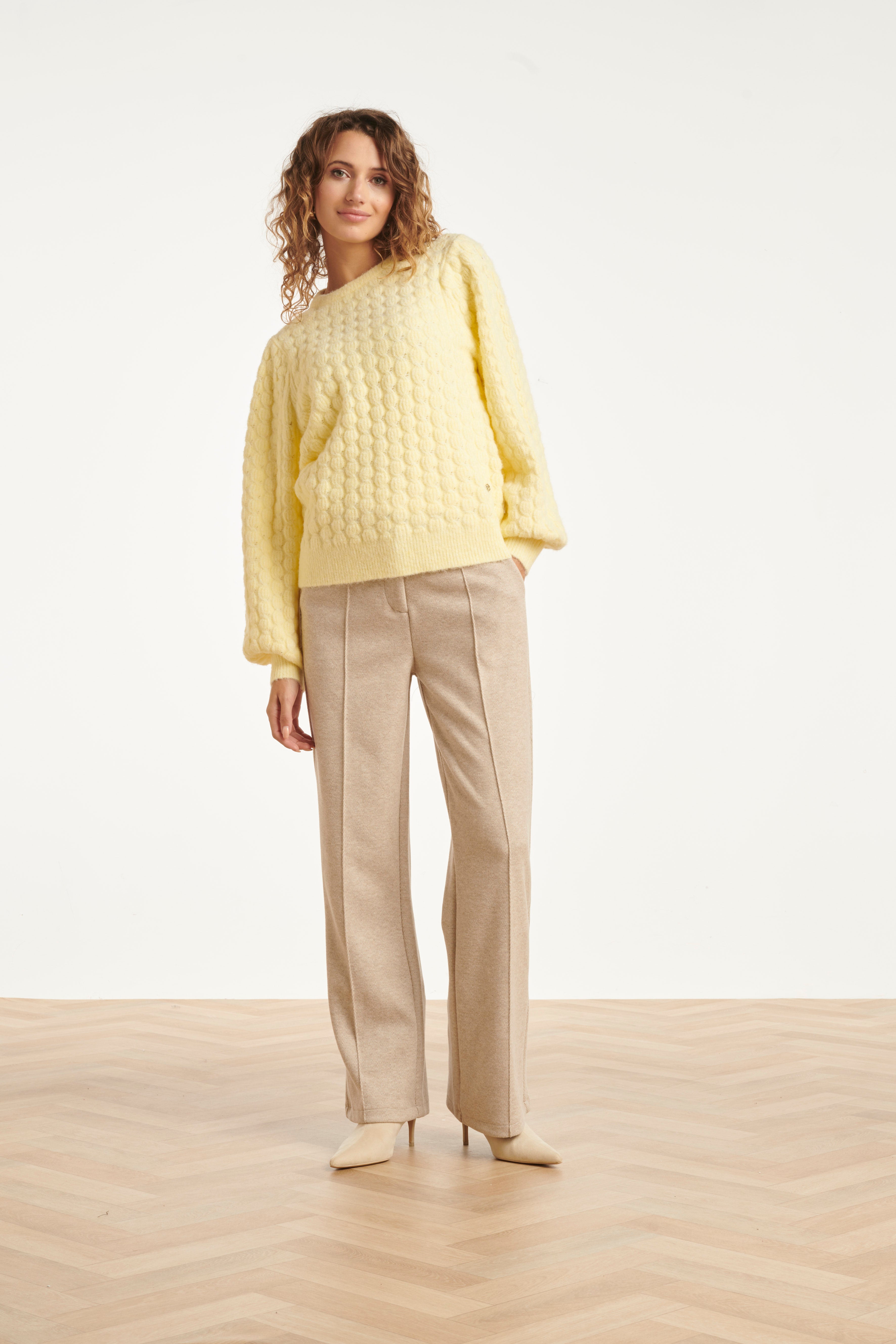 Damesgebreide Vrouwelijke Losvallende Trui | Light Yellow