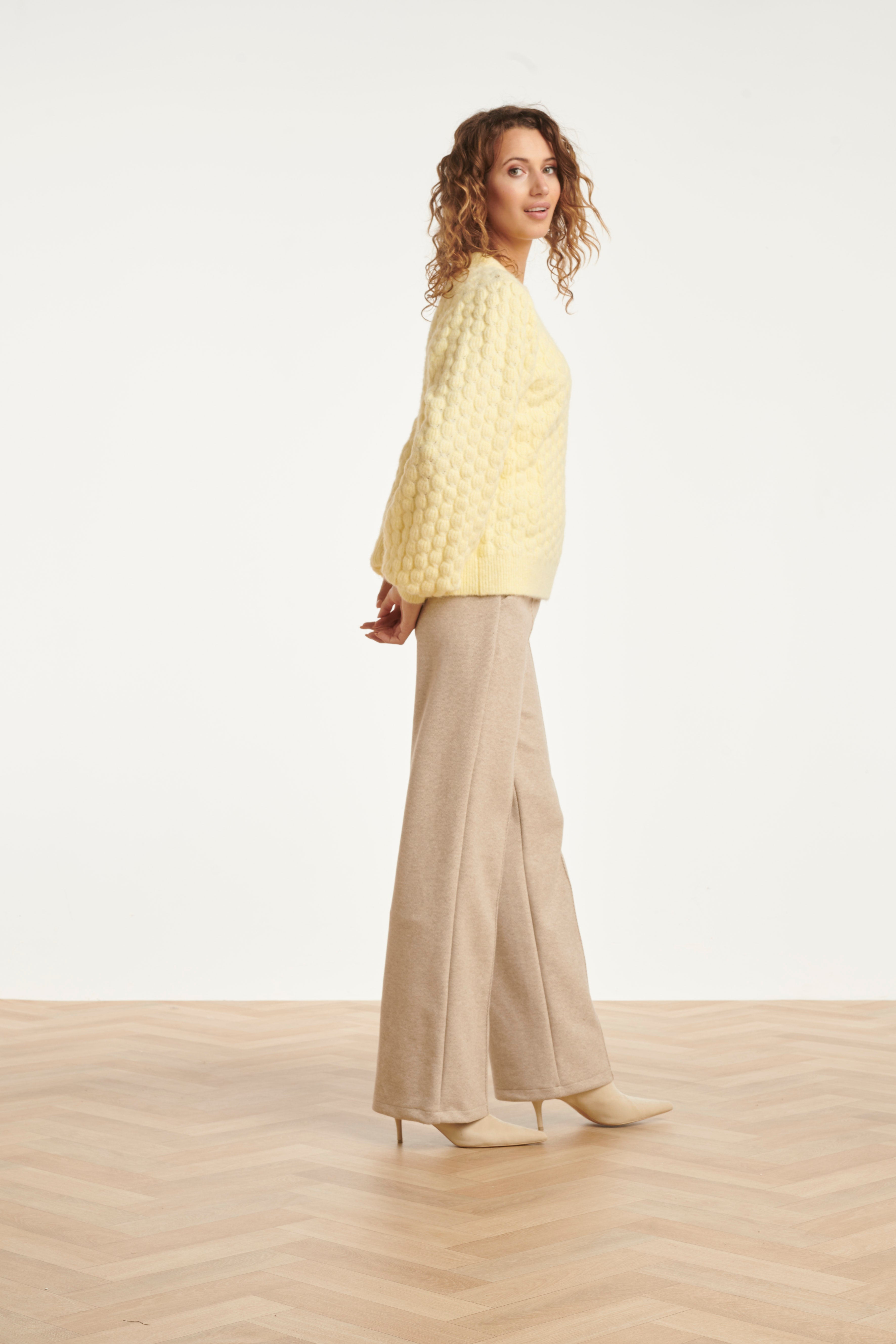 Damesgebreide Vrouwelijke Losvallende Trui | Light Yellow