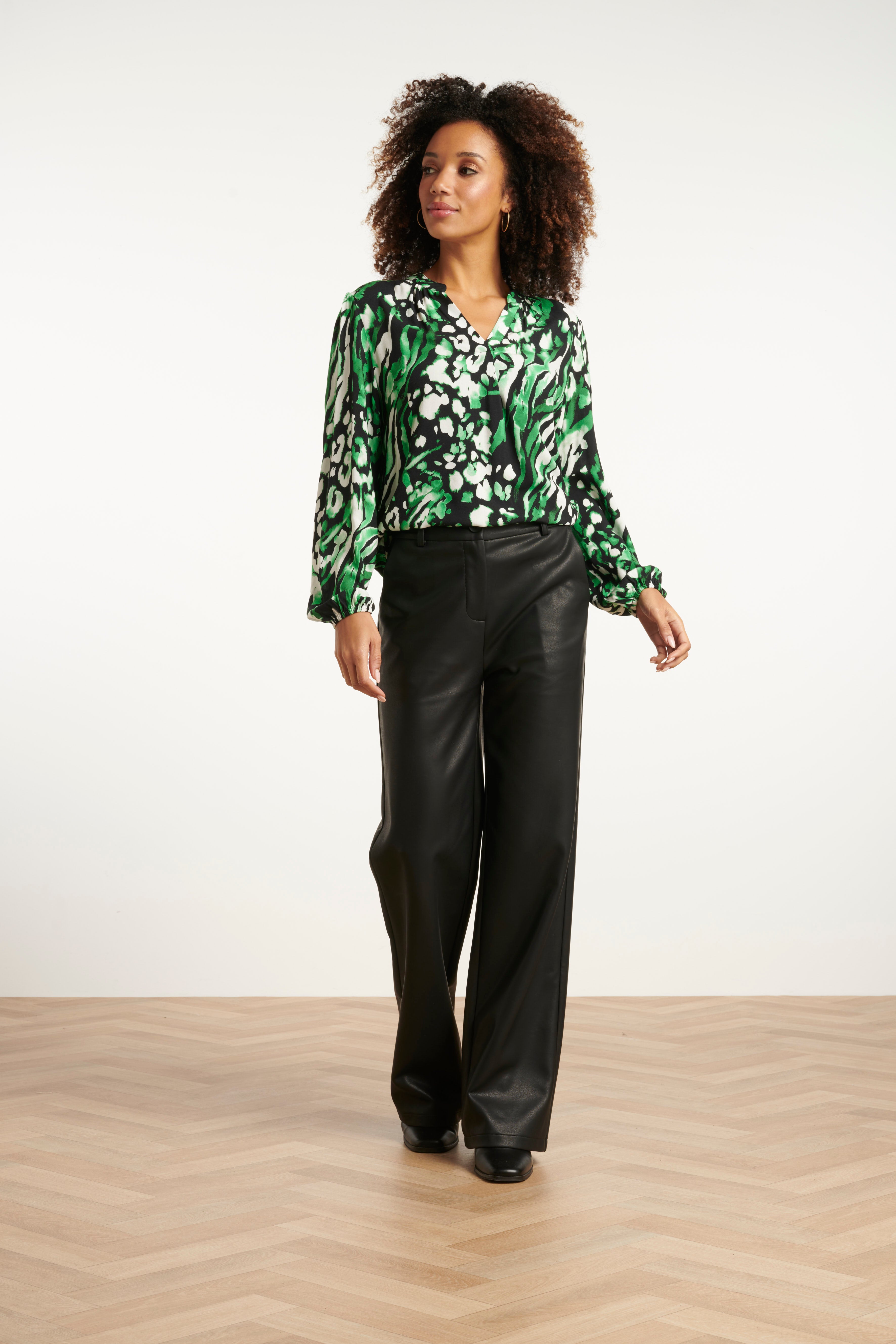 Groen En Zwart Dierenprint Top Met V-Hals | Black-Green