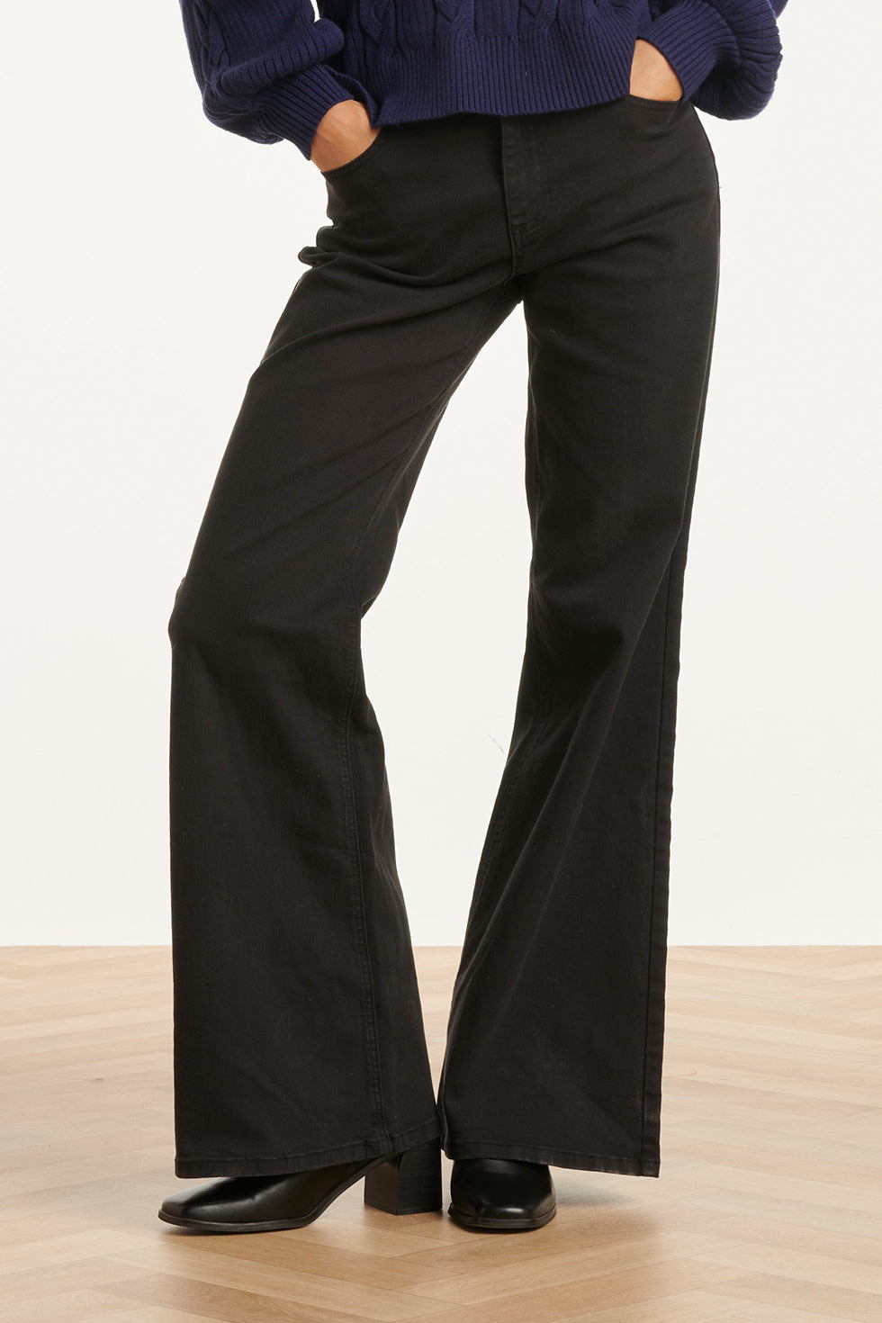 Mediumblauwe Flared Jeans | Black