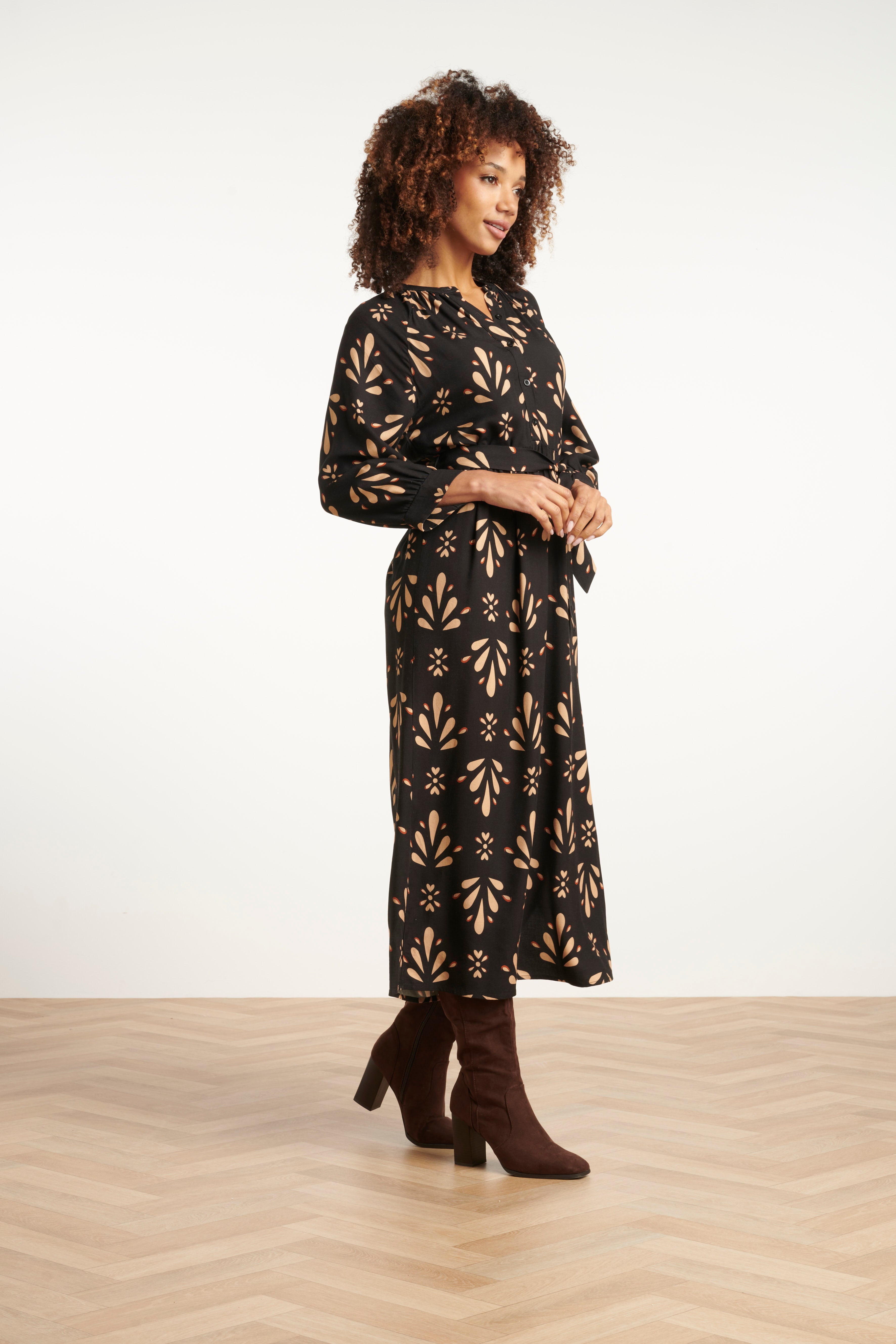 Ornament Geprint Maxi Jurk In Zwart En Camel | Black - Camel